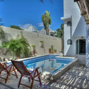5br Beautiful In Downtown Cancun, 10min Сasa de vacaciones Cancún